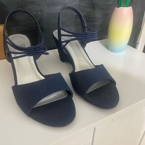 Worn once size 9 navy heels